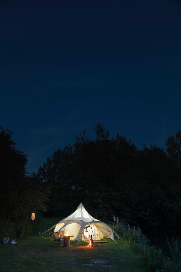Hotel Lloyds Meadow Glamping Chester Exterior foto